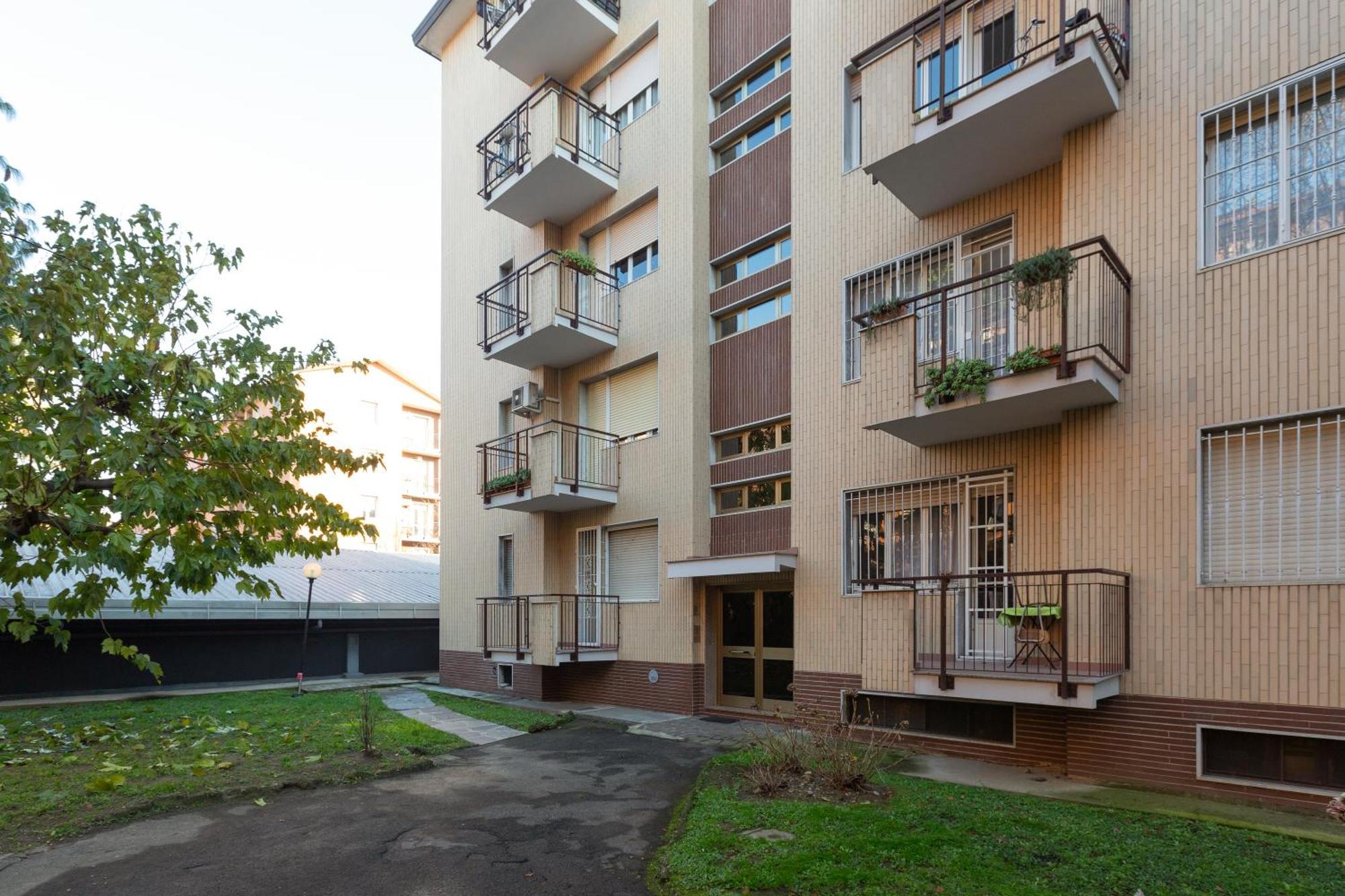 Milan-Linate Apartment With Balcony Exterior foto