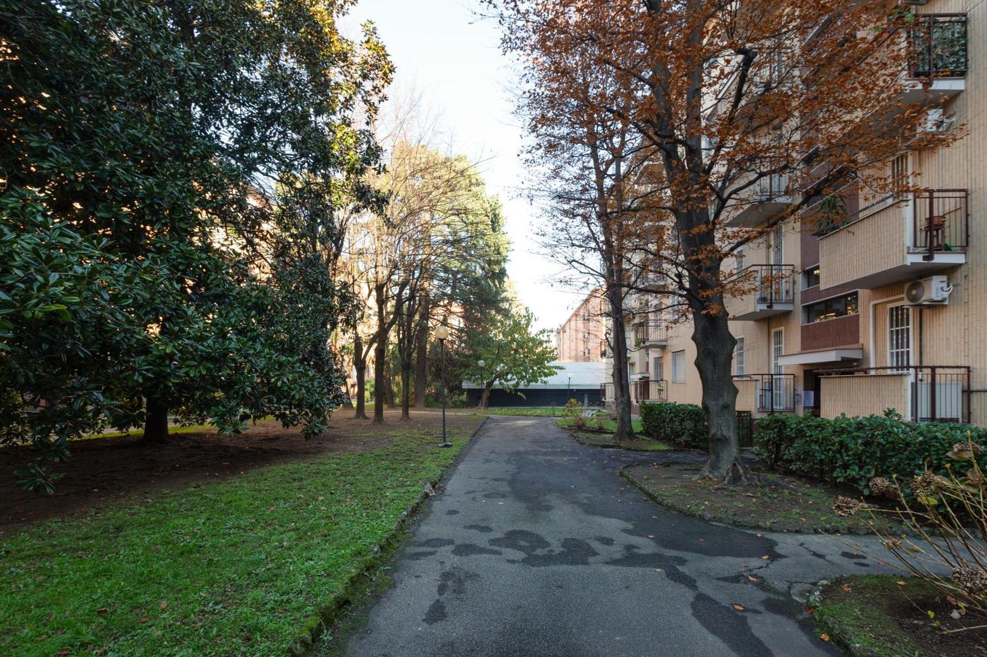 Milan-Linate Apartment With Balcony Exterior foto